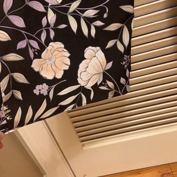 5. Add some WOW to your closet!!!!!!Calvin Klein Floral Wide Leg Pants in Black - Picture 7 of 16